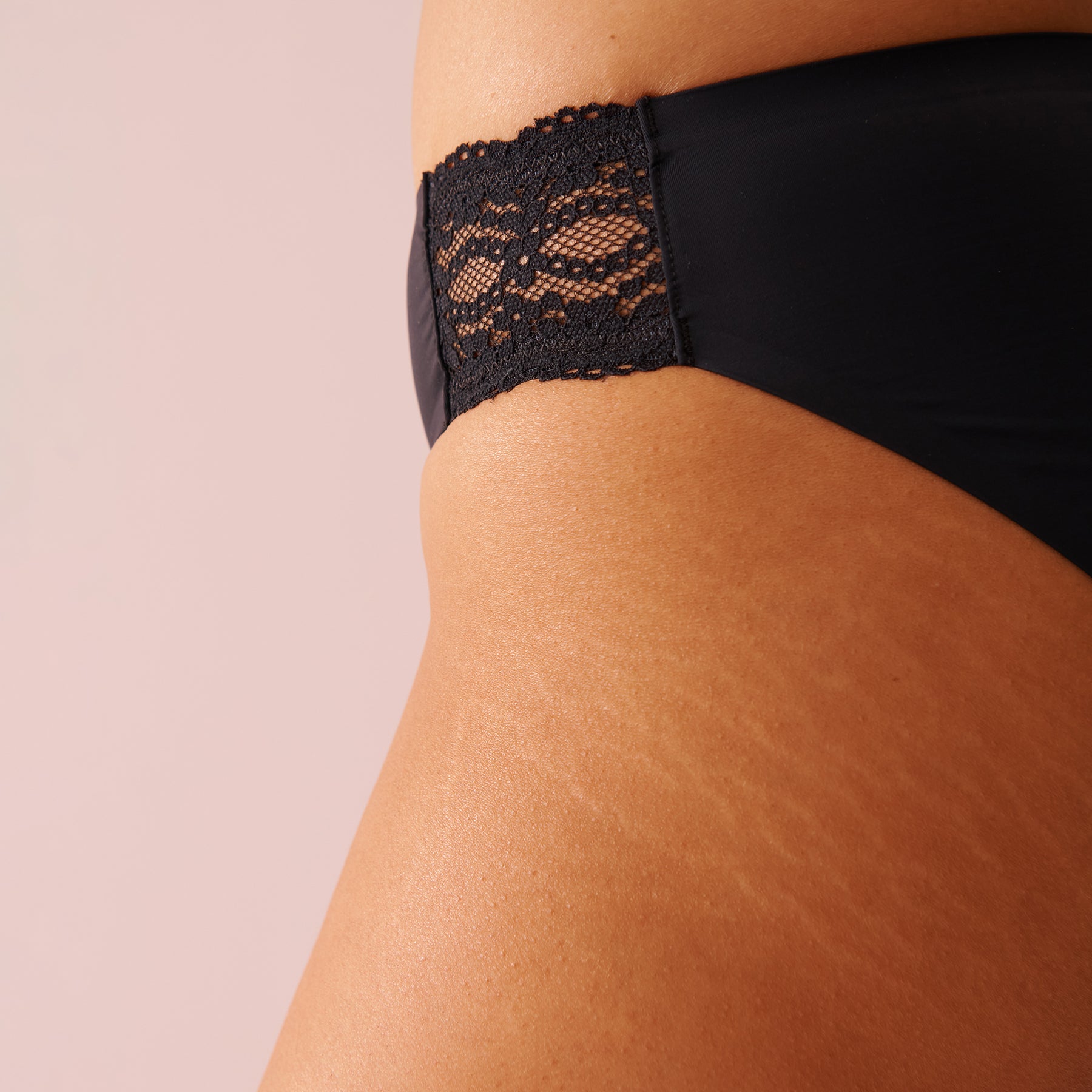 Lace detail of the black bikini period panty – NEWEX